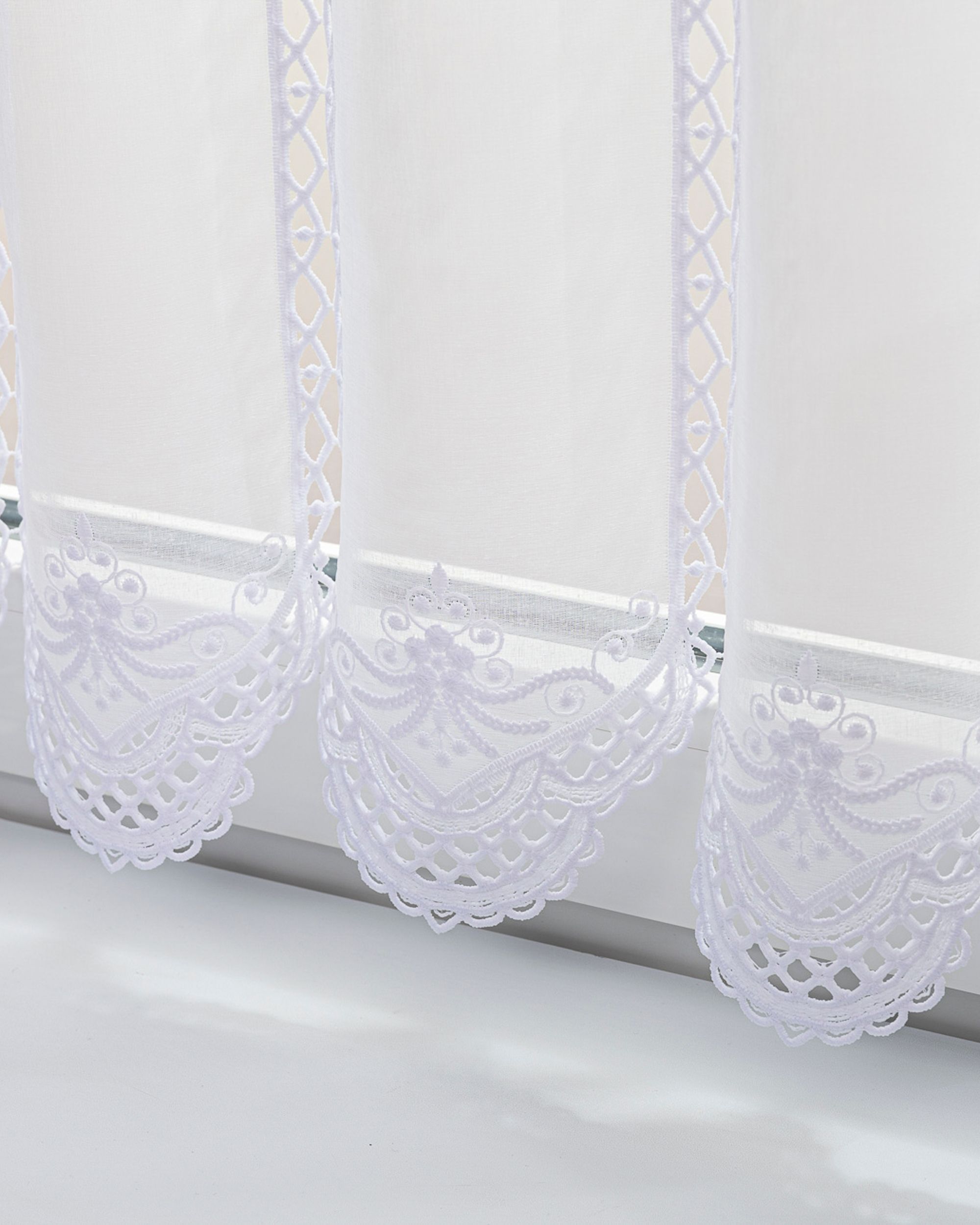 Vitrážková záclona s výšivkou Ornate H. 60 cm na metry (hover)