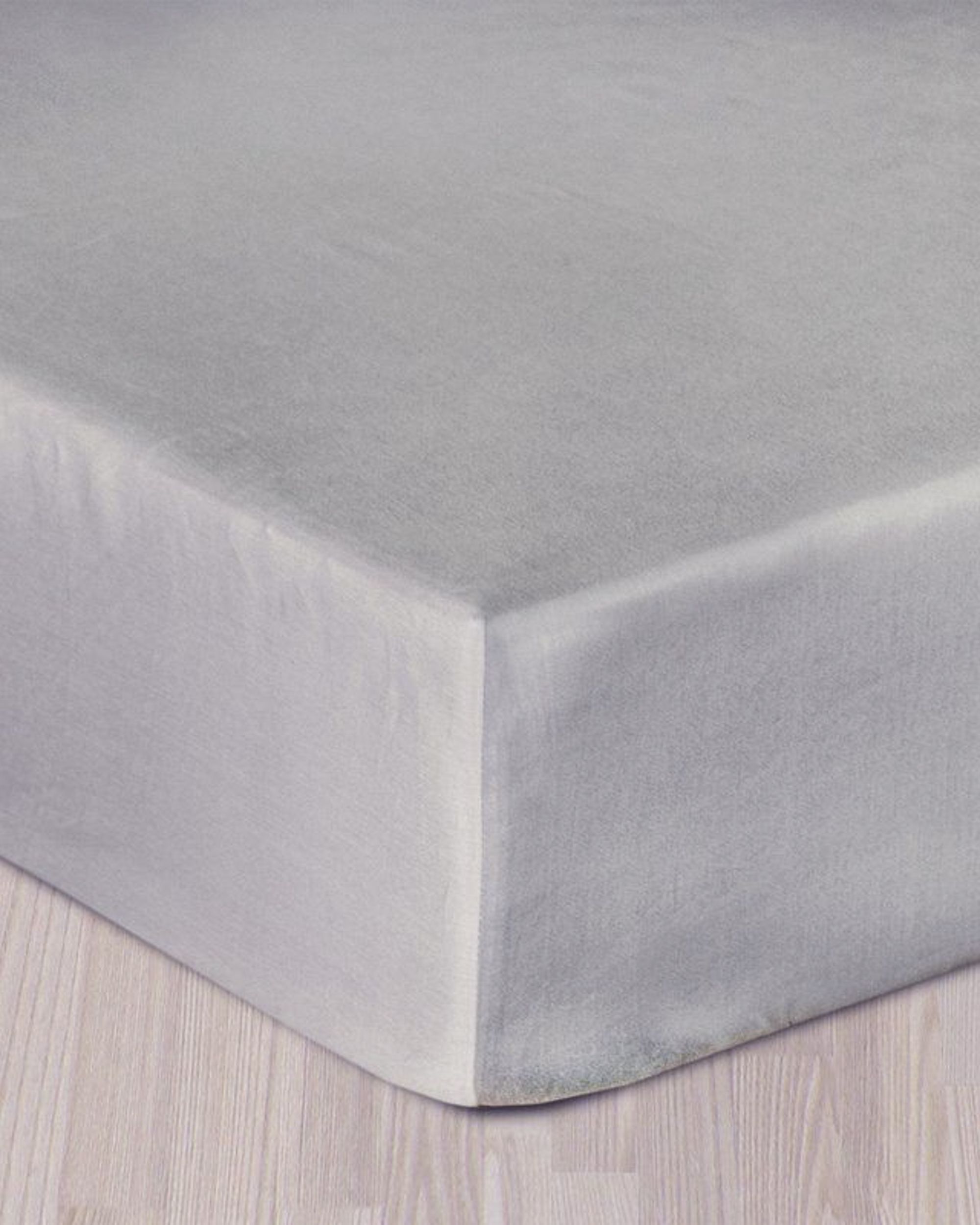 Saténové napínací prostěradlo světle šedé 200 × 220 cm