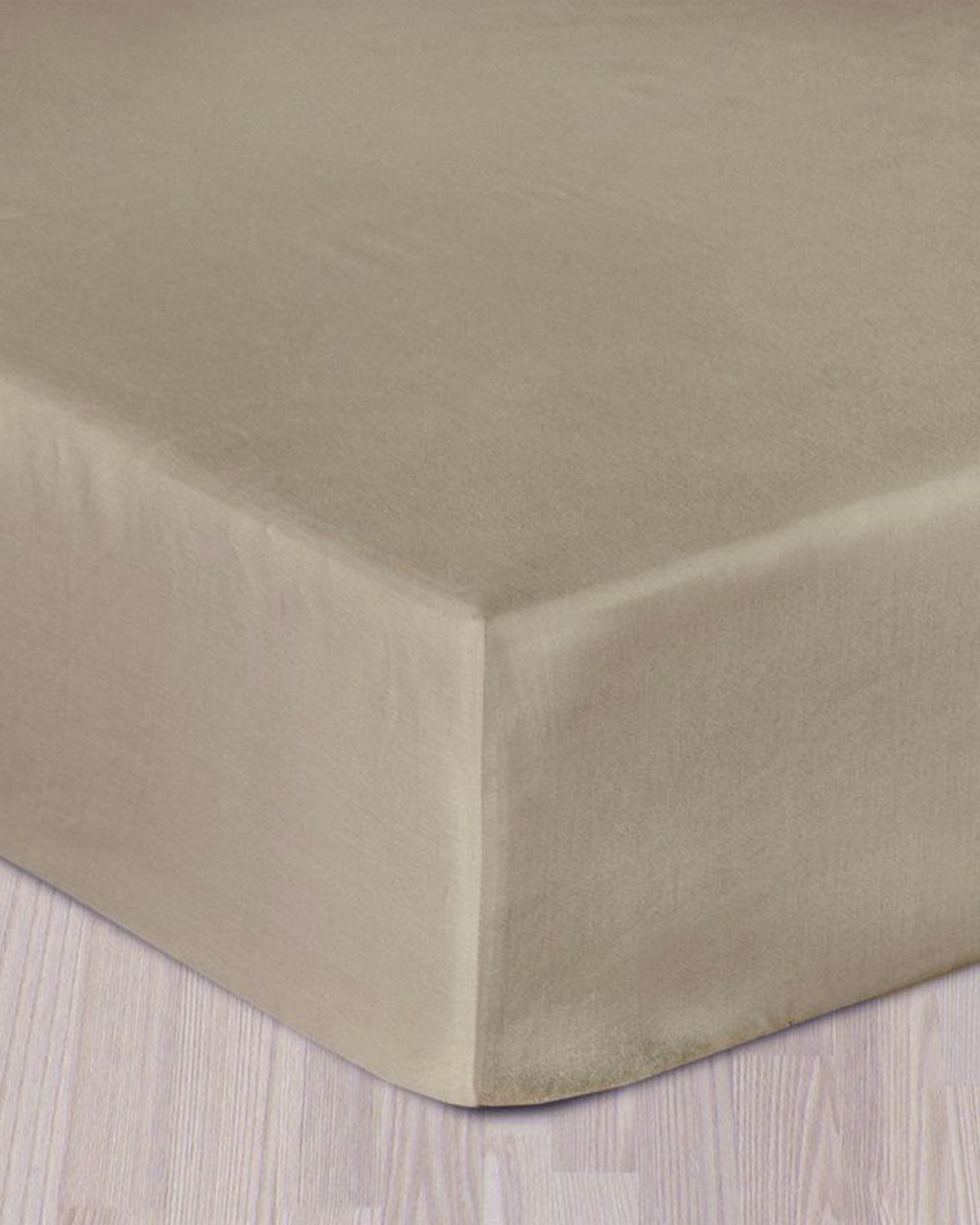 Saténové napínací prostěradlo tmavě béžové 200 × 220 cm