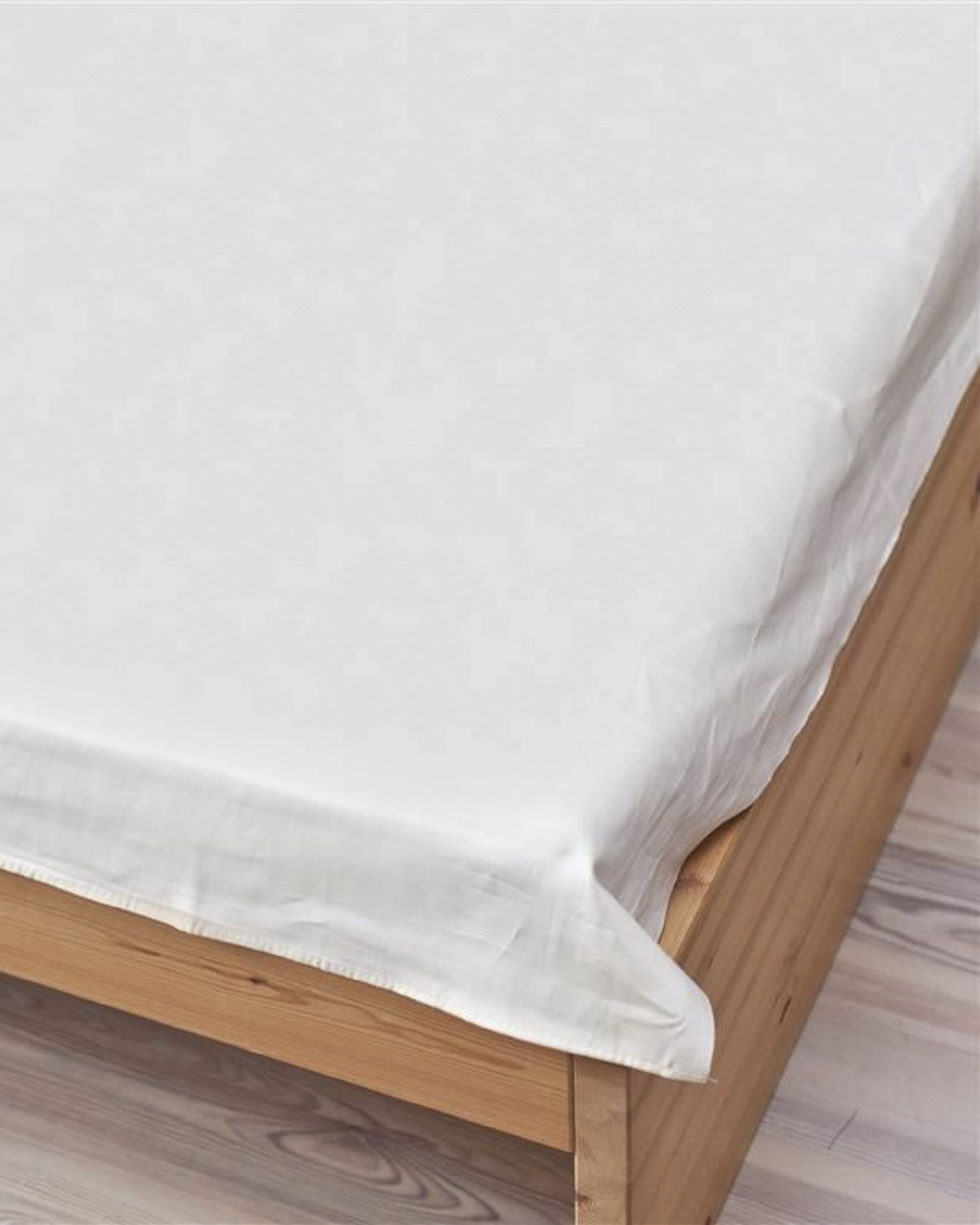 Rovné saténové prostěradlo bílé 200 × 220 cm (hover)