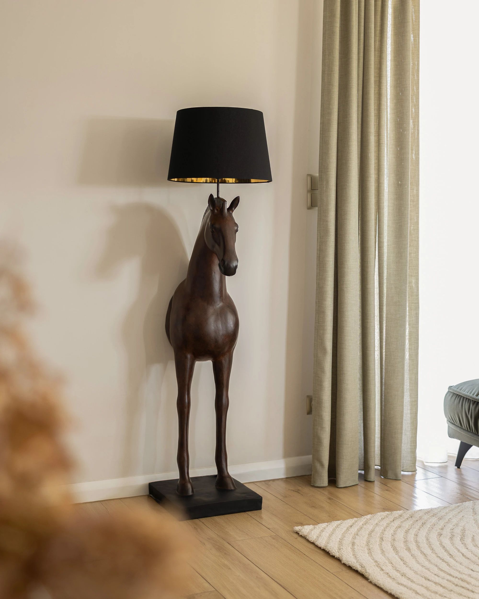 Stojací lampa Horse 47x40x155 cm (hover)