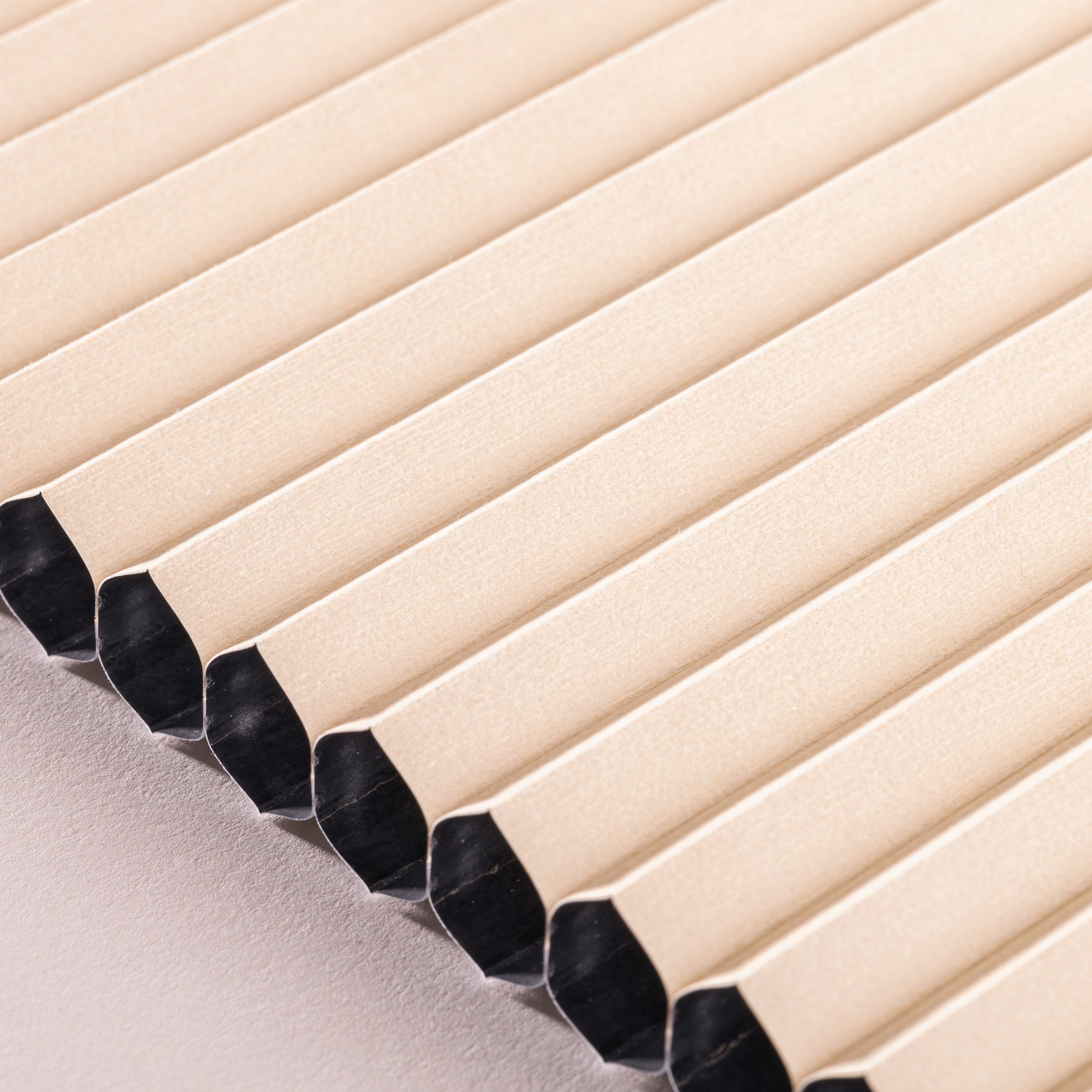 Blackout ALU – plisé Honeycomb HA-102 písková